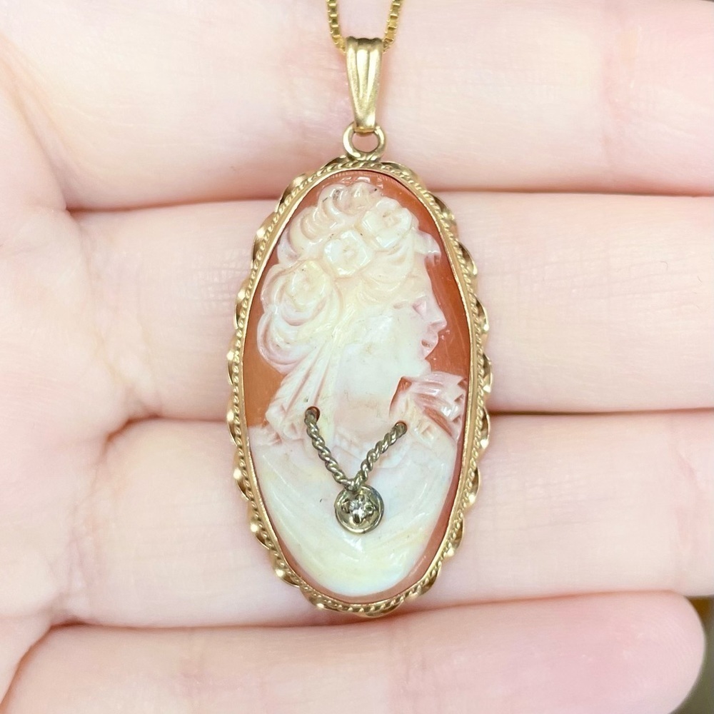14K vintage large Italian Cameo Diamond oval shell mid century gold pend…​